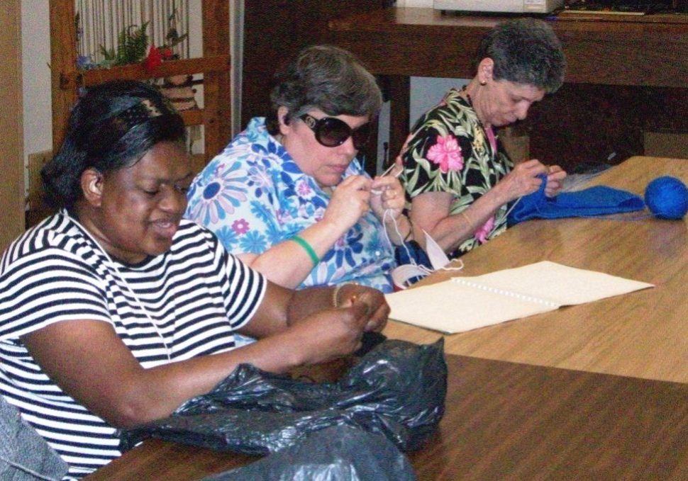 selis manor - ladies doing arts and crafts